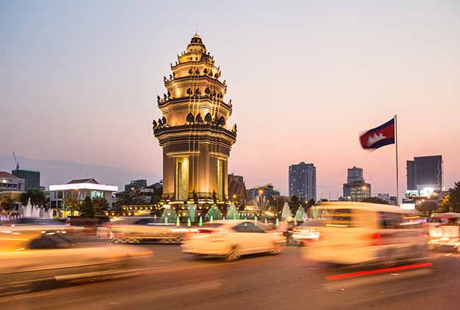 monumento-de-independencia-por-la-noche